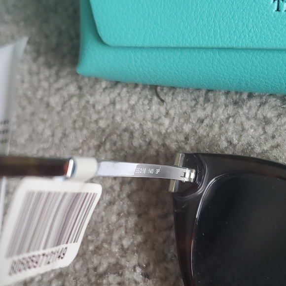 Tiffany new host pick  new sunglasses comes with all xo bagged etc all 2025 firm - Picture 5 of 17